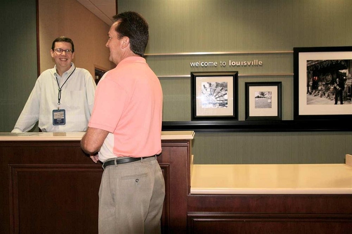 Imagen de los interiores del Hotel Hampton Inn Louisville - Northeast. Foto 9