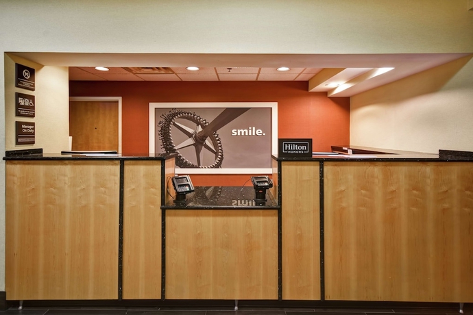 Imagen de los interiores del Hotel Hampton Inn Louisville-airport. Foto 19
