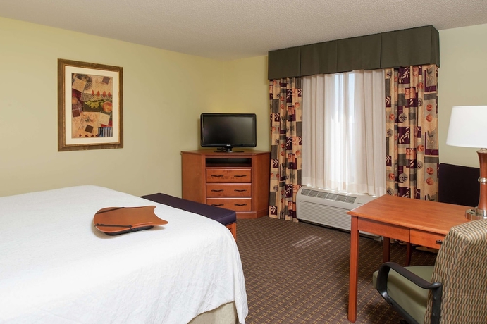 Imagen de la habitación del Hotel Hampton Inn Macomb. Foto 6
