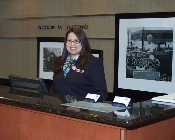 Imagen de los interiores del Hotel Hampton Inn Macomb. Foto 13