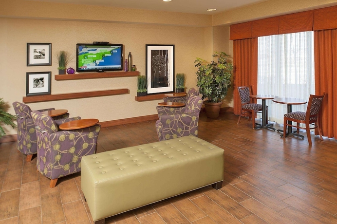Imagen de los interiores del Hotel Hampton Inn Macomb. Foto 17