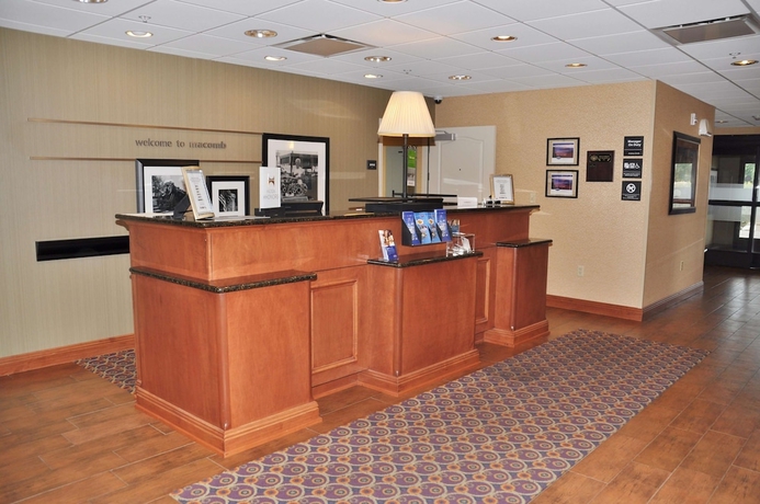 Imagen de los interiores del Hotel Hampton Inn Macomb. Foto 18