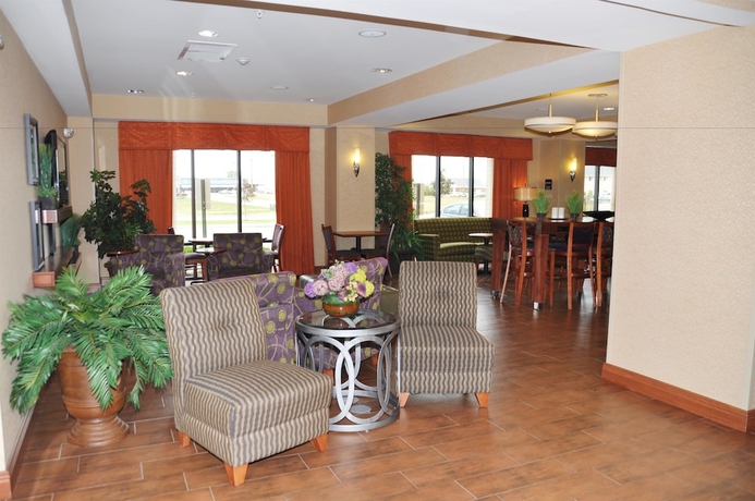 Imagen de los interiores del Hotel Hampton Inn Macomb. Foto 19