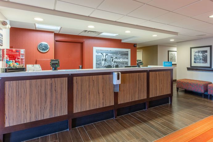 Imagen de los interiores del Hotel Hampton Inn Madison East Towne Mall Area. Foto 15