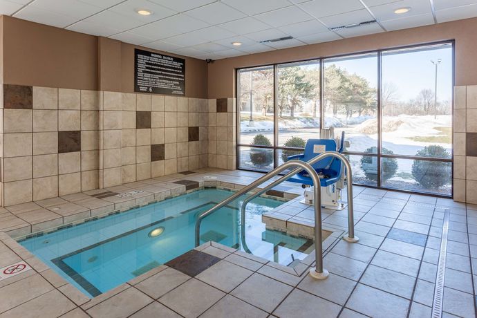 Imagen de la piscina del Hotel Hampton Inn Madison East Towne Mall Area. Foto 18