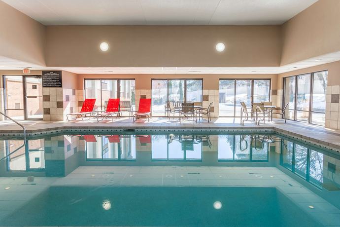 Imagen de la piscina del Hotel Hampton Inn Madison East Towne Mall Area. Foto 19