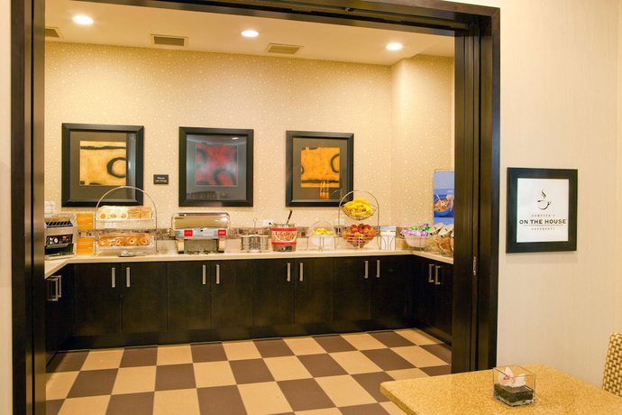 Imagen del bar/restaurante del Hotel Hampton Inn Manhattan-35th St/empire State Bldg. Foto 2