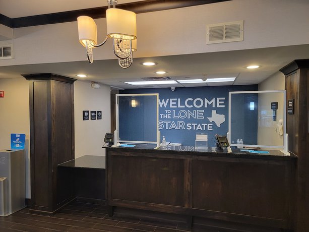 Imagen de los interiores del Hotel Hampton Inn Marshall. Foto 17