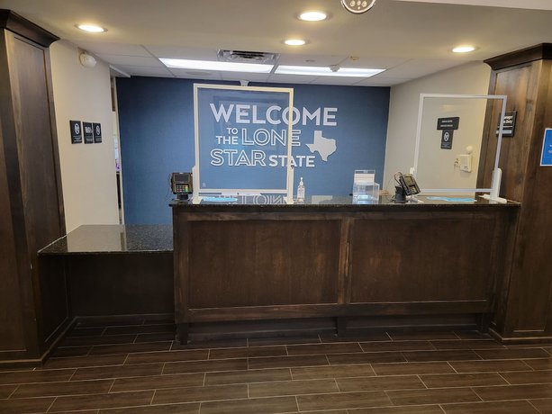 Imagen de los interiores del Hotel Hampton Inn Marshall. Foto 18