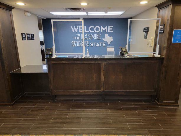 Imagen de los interiores del Hotel Hampton Inn Marshall. Foto 19