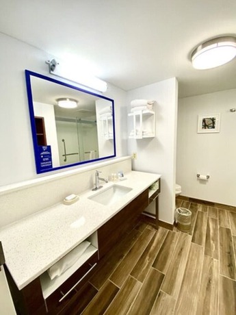 Imagen de la habitación del Hotel Hampton Inn Mchenry. Foto 6