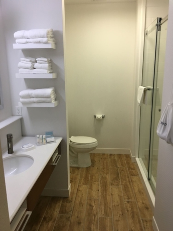 Imagen de la habitación del Hotel Hampton Inn Mcpherson. Foto 3