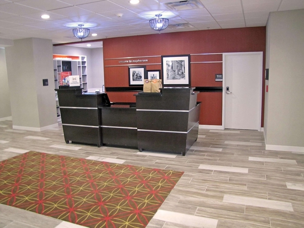 Imagen de los interiores del Hotel Hampton Inn Mcpherson. Foto 15
