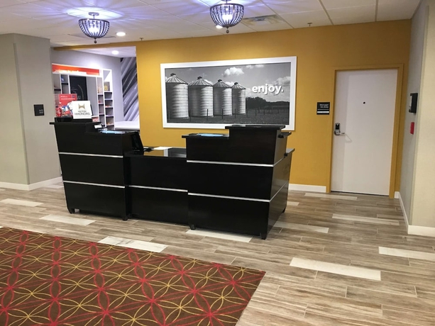 Imagen de los interiores del Hotel Hampton Inn Mcpherson. Foto 18