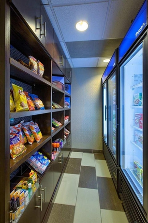 Imagen del bar/restaurante del Hotel Hampton Inn Mebane. Foto 3