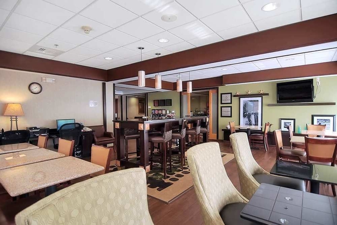 Imagen del bar/restaurante del Hotel Hampton Inn Melbourne. Foto 4