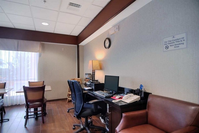 Imagen de los interiores del Hotel Hampton Inn Melbourne. Foto 11