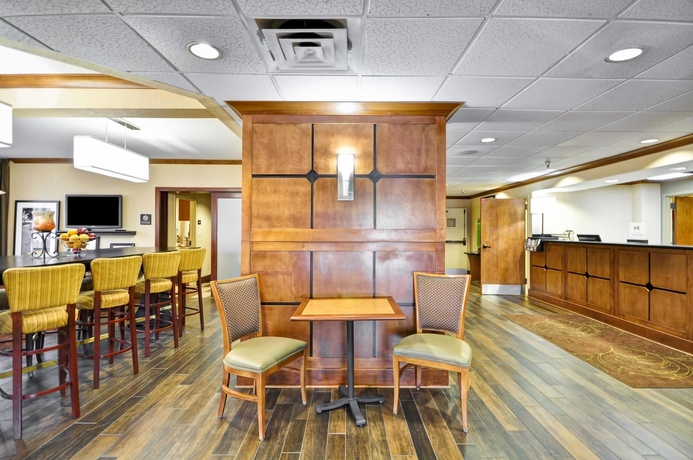 Imagen de los interiores del Hotel Hampton Inn Memphis-poplar. Foto 14