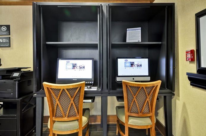 Imagen de los interiores del Hotel Hampton Inn Memphis-poplar. Foto 16