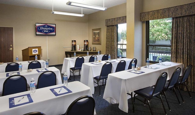 Imagen de los interiores del Hotel Hampton Inn Metairie. Foto 11