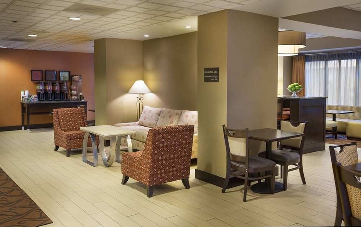 Imagen de los interiores del Hotel Hampton Inn Metairie. Foto 12