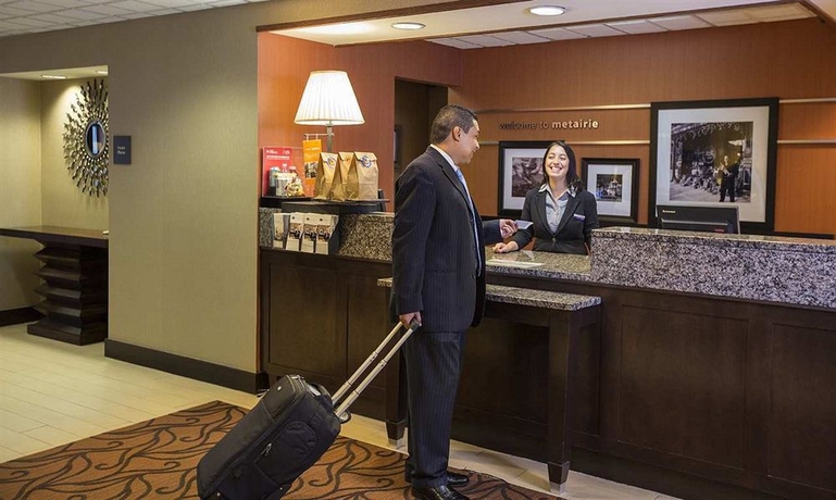 Imagen de los interiores del Hotel Hampton Inn Metairie. Foto 13