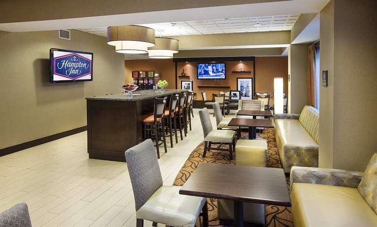Imagen del bar/restaurante del Hotel Hampton Inn Metairie. Foto 3