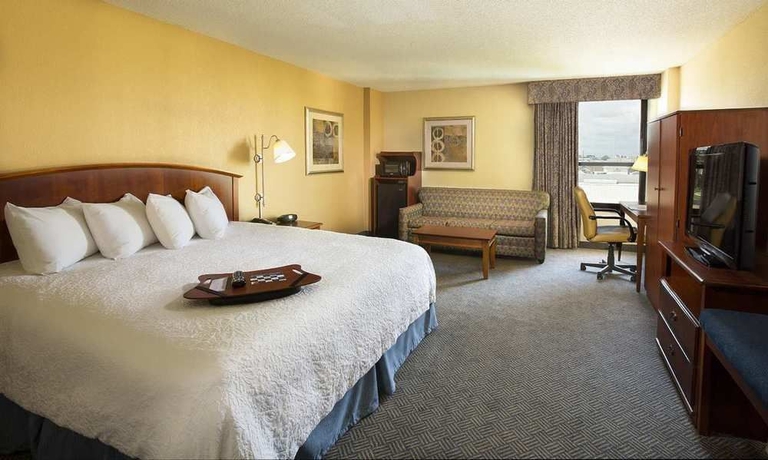 Imagen de la habitación del Hotel Hampton Inn Metairie. Foto 7