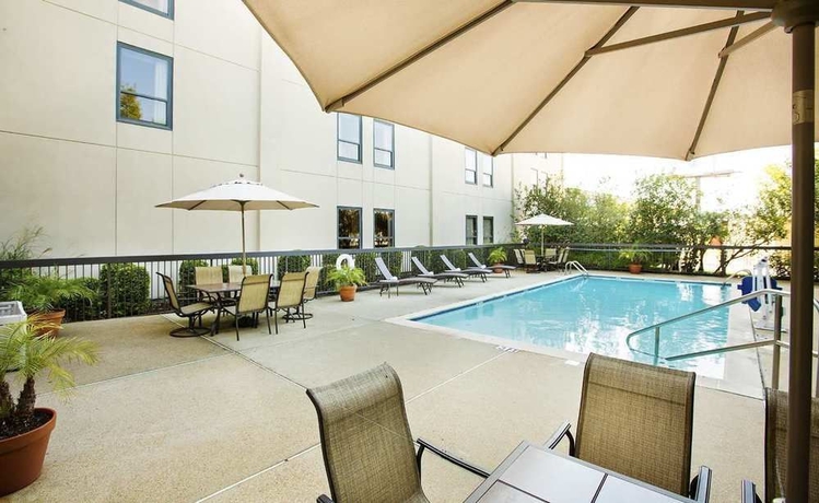 Imagen de la piscina del Hotel Hampton Inn Metairie. Foto 16