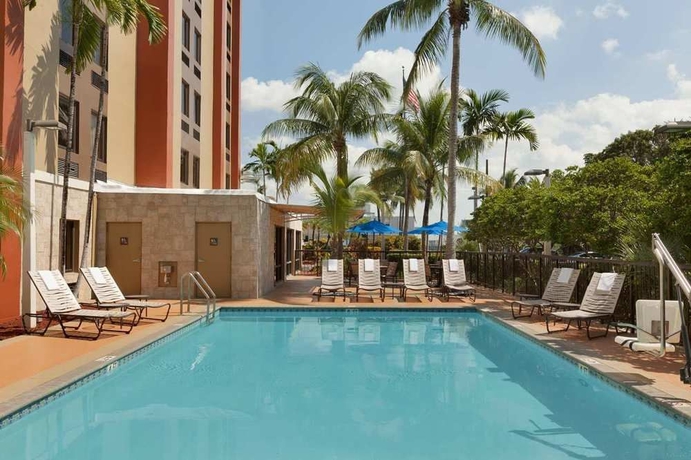 Imagen de la piscina del Hotel Hampton Inn Miami-airport West. Foto 15