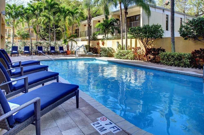 Imagen de la piscina del Hotel Hampton Inn Miami-coconut Grove/coral Gables. Foto 10
