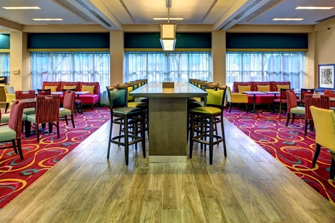 Imagen del bar/restaurante del Hotel Hampton Inn Miami-coconut Grove/coral Gables. Foto 1