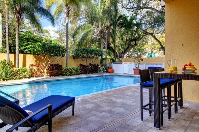 Imagen de la piscina del Hotel Hampton Inn Miami-coconut Grove/coral Gables. Foto 11
