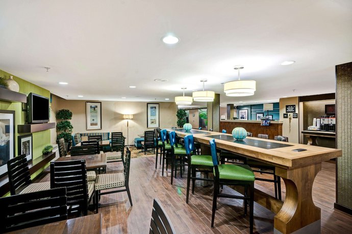 Imagen de los interiores del Hotel Hampton Inn Milford. Foto 13