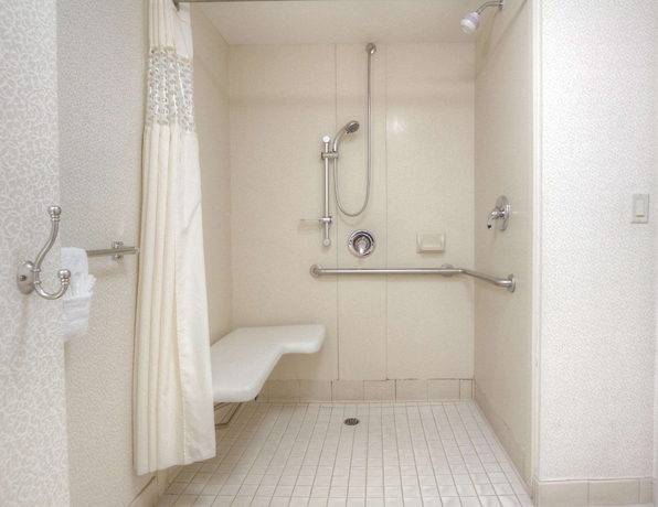 Imagen de la habitación del Hotel Hampton Inn Milpitas. Foto 5