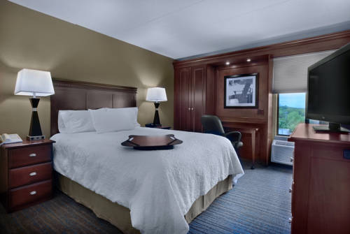 Imagen de la habitación del Hotel Hampton Inn Milwaukee Brookfield. Foto 5