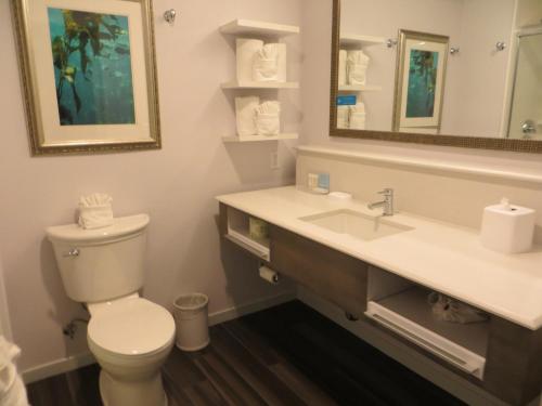 Imagen de la habitación del Hotel Hampton Inn Monterey. Foto 9