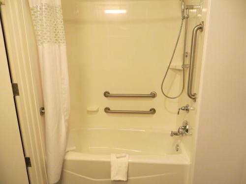 Imagen de la habitación del Hotel Hampton Inn Monterey. Foto 10