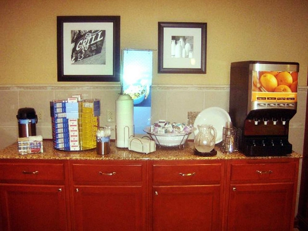 Imagen del bar/restaurante del Hotel Hampton Inn Montgomery-south-airport. Foto 7
