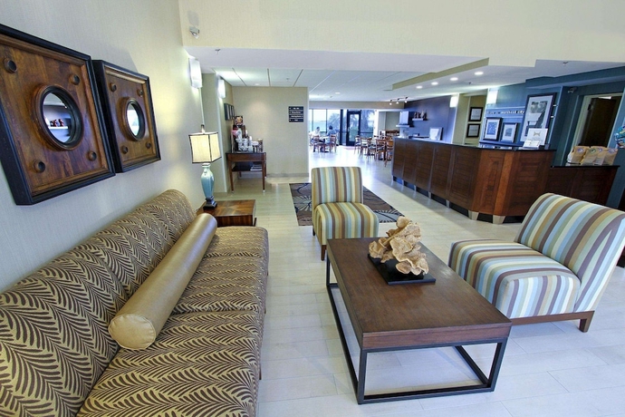 Imagen de los interiores del Hotel Hampton Inn Morehead City. Foto 18