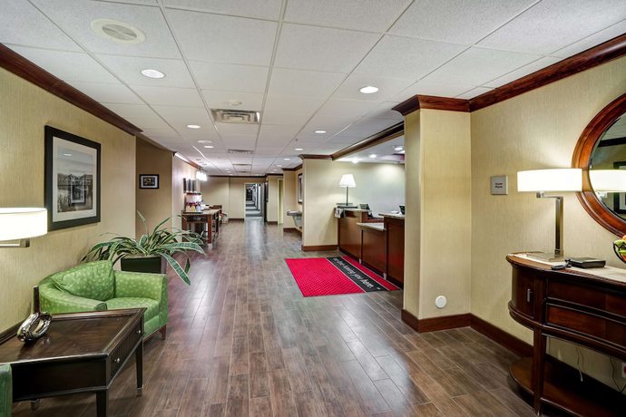 Imagen de los interiores del Hotel Hampton Inn Morgantown. Foto 18