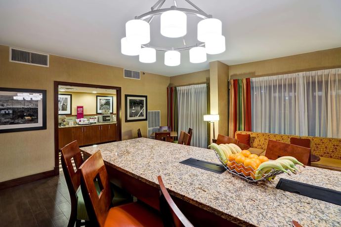 Imagen de los interiores del Hotel Hampton Inn Morgantown. Foto 20