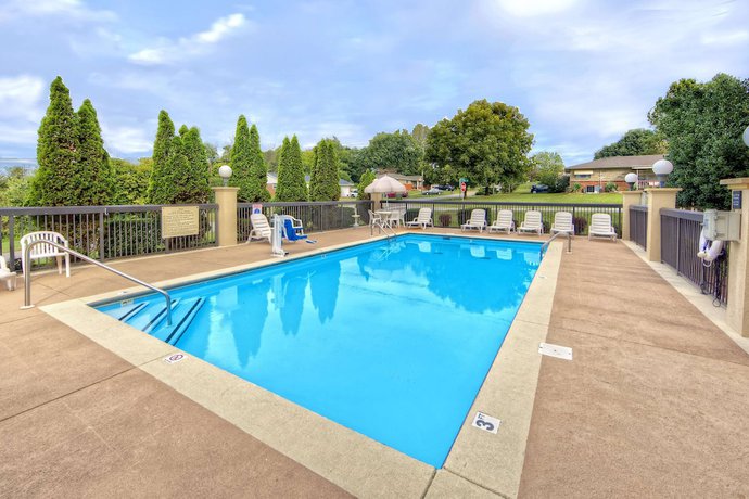 Imagen de la piscina del Hotel Hampton Inn Morristown. Foto 16