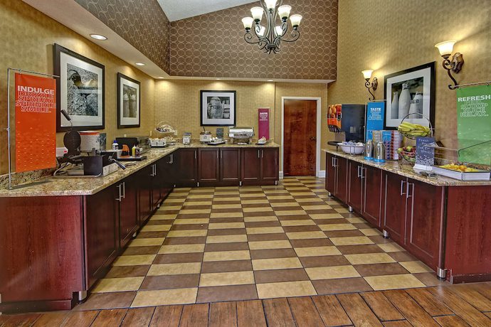 Imagen del bar/restaurante del Hotel Hampton Inn Morristown. Foto 7