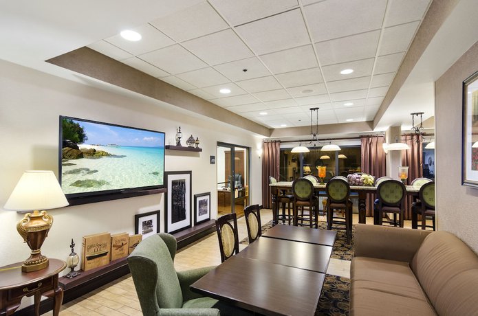 Imagen del bar/restaurante del Hotel Hampton Inn Mount Dora. Foto 2