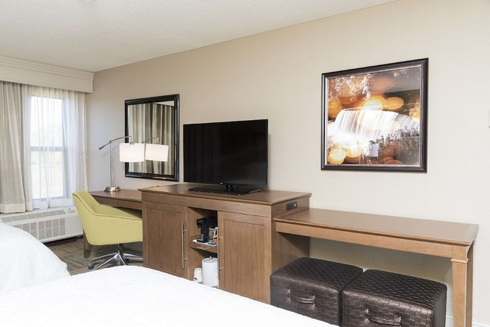Imagen de la habitación del Hotel Hampton Inn Mount Pleasant. Foto 13