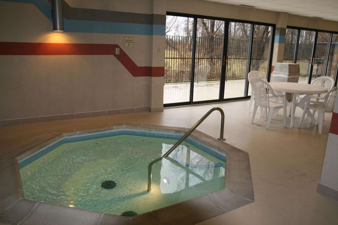 Imagen de la piscina del Hotel Hampton Inn Mt. Vernon. Foto 19