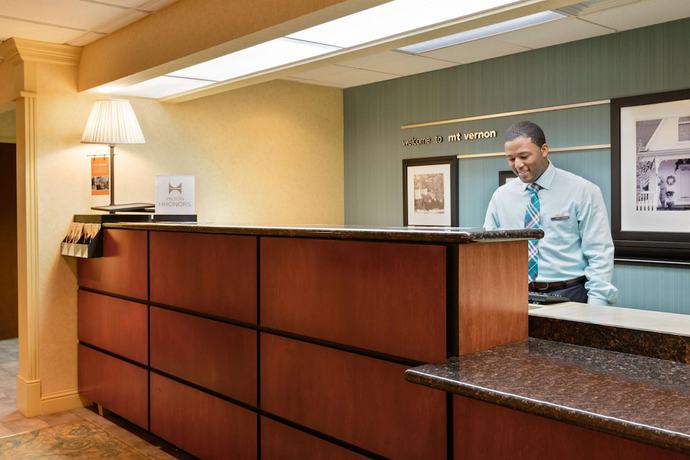 Imagen de los interiores del Hotel Hampton Inn Mt. Vernon. Foto 18