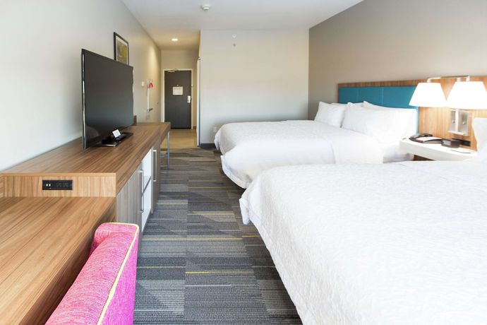 Imagen de la habitación del Hotel Hampton Inn Mustang. Foto 3