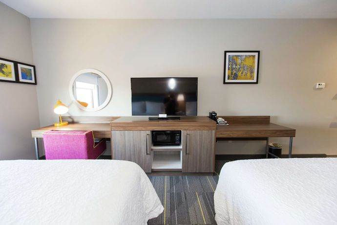 Imagen de la habitación del Hotel Hampton Inn Mustang. Foto 5